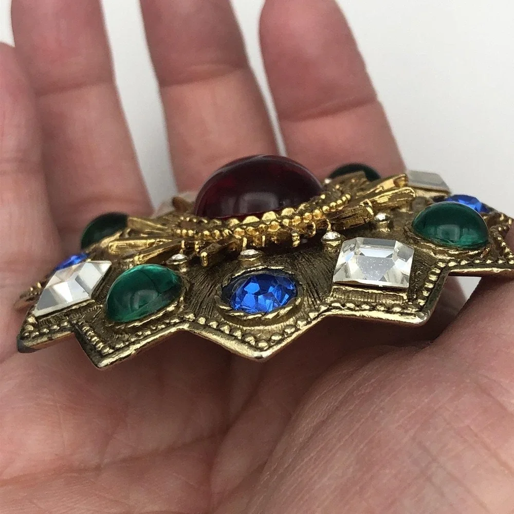 SPHINX vintage brooch